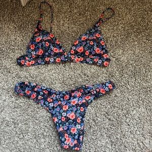 Beautiful Floral Bikini - NWT - Size M